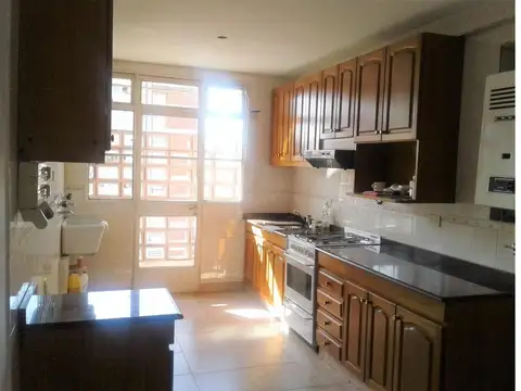 Departamento 5 ambientes con 2 baños