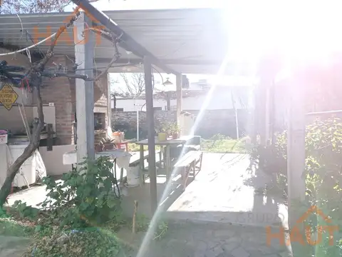 Casa con local, en Catriel