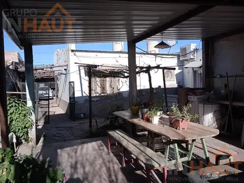 Casa con local, en Catriel