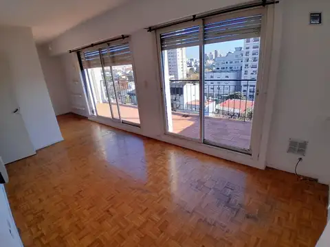Departamento 2 ambs al frente con balcón aterrazado.