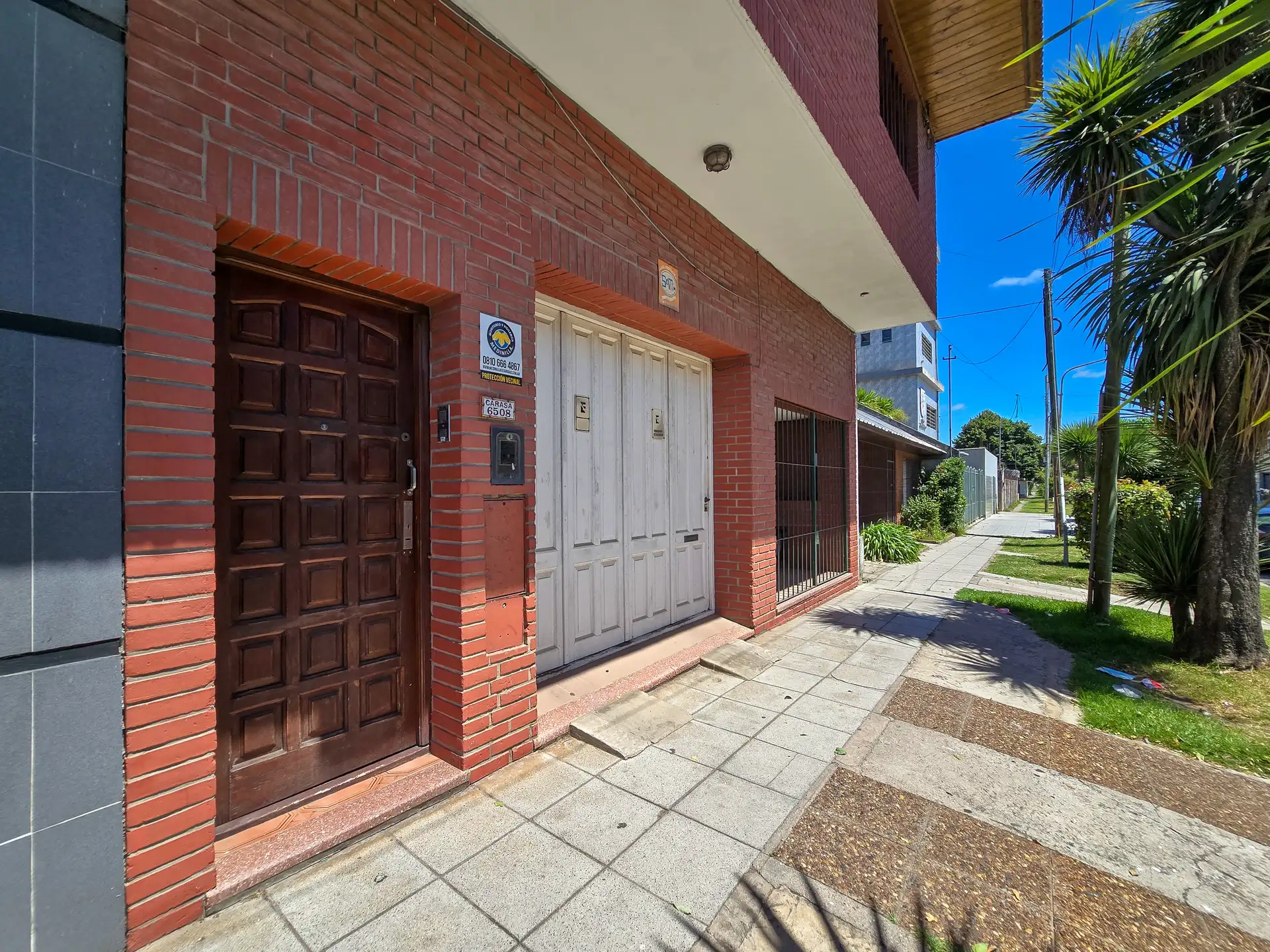Chalet 4 amb. quincho, garage+ Local/Depto - Carasa y Av. J. P. Ramos