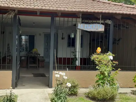 Casa 4 ambientes con 2 baños