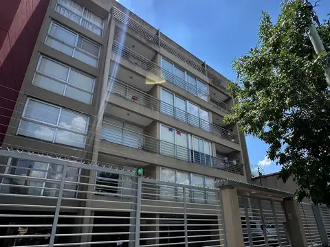 Venta departamento dos ambientes castelar