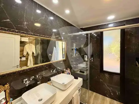 Casa en Venta con 4 cocheras
