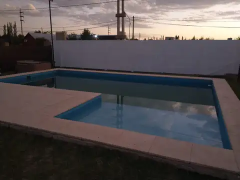 HERMOSA CASA 2 DORMITORIOS BARRIO PUNTA CHACRA ROLDAN.