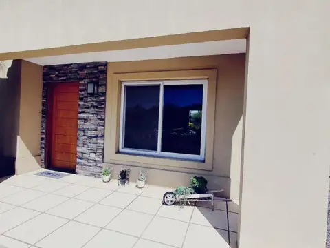 Casa con parque y pileta en La Cuesta