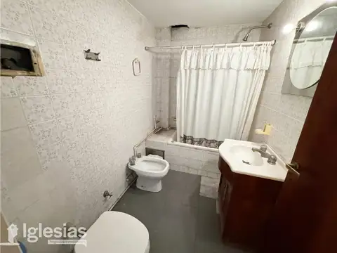 Casa en venta c/ cochera en Tapiales