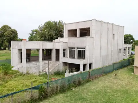 Casa en Venta con 7 cocheras