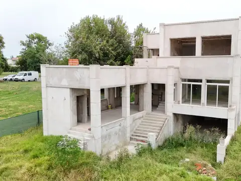 Casa 5 ambientes con 6 baños