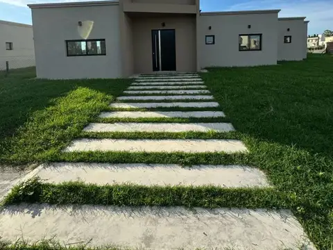 Excelente casa 4 Ambientes en planta baja, Barrio San Felipe