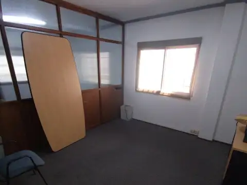 Oficina 4 ambientes con 2 baños