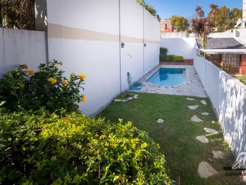 Casa en venta c/ cochera en Villa del Parque