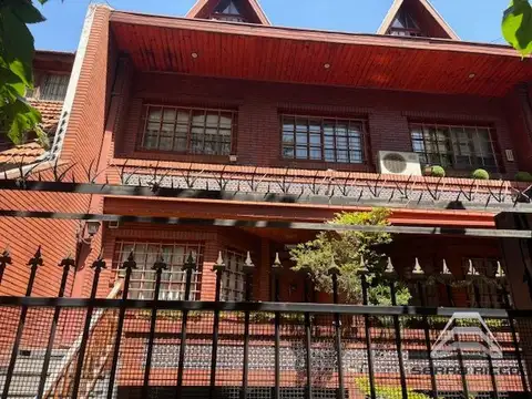 Casa 5 ambientes con 4 baños