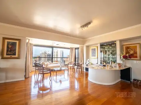 Departamento en Venta con 3 cocheras