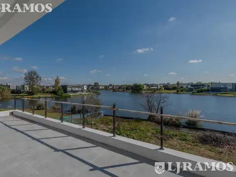 Casa en venta en Barrio Golf El Canton A la Laguna PG