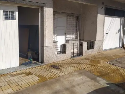 Casa 3 ambientes lote propio. Olivos. 