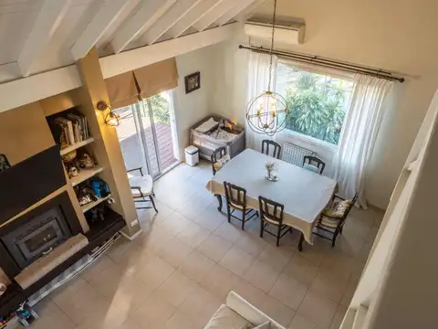 Casa en Venta con 2 cocheras