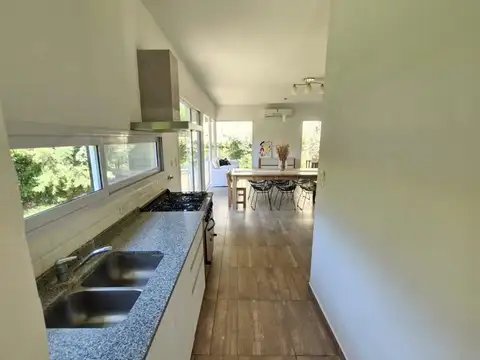 Casa 4 ambientes con 3 baños