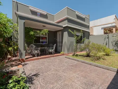 Venta casa c cochera, terraza y jardín. Lugano