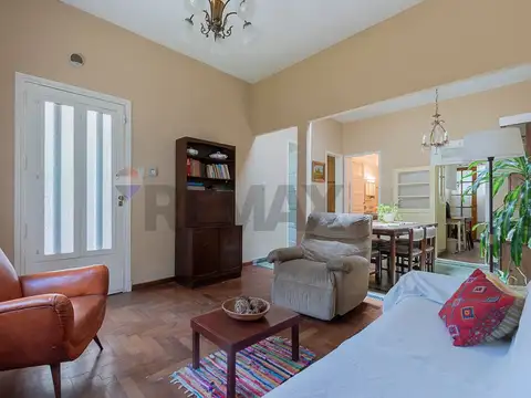 Venta casa c cochera, terraza y jardín. Lugano