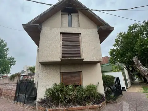 Casa 4 ambientes en venta - Quilmes Oeste