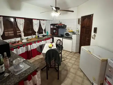 Casa 4 ambientes en venta - Quilmes Oeste