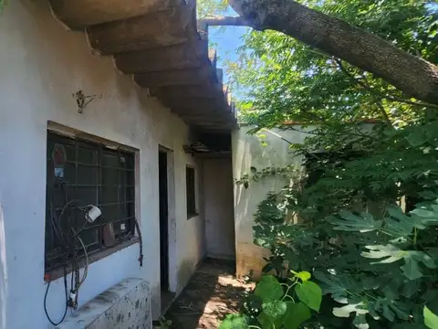 CASA EN VENTA EN LOMAS DE ZAMORA A RECICLAR