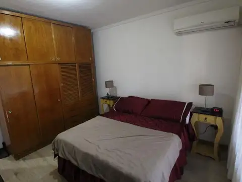 casa en venta con lote y 2 viviendas - la tablada