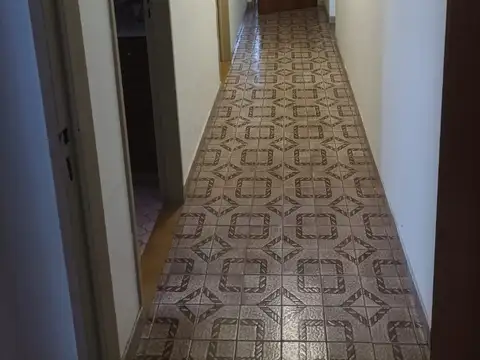 Casa en 2 plantas con 4 dorm. 3 baños, Coch 2 aut. Jardin Parrilla y lavadero