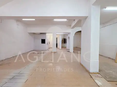 Local Comercial con Depósito /Salida Vehicular/ 470 m2 sobre avenida
