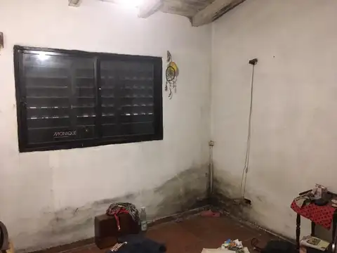 Casa 4 ambientes con 1 baño