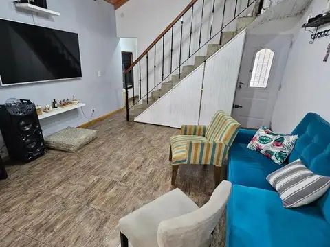 EXCELENTE CASA AL FRENTE 100% INDEPENDIENTE EN PH