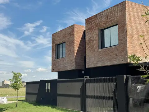 Casa de 2 dormitorios A ESTRENAR en Funes Norte