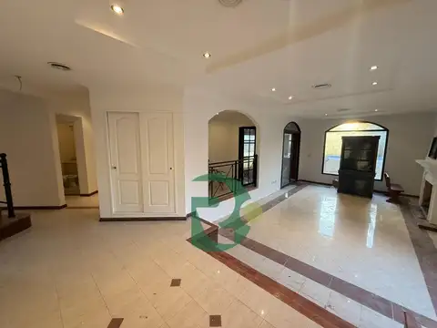 Casa en Venta con 6 cocheras