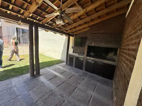 Casa 7 ambientes con 4 baños