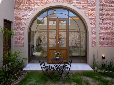 Casa 8 ambientes con 2 baños