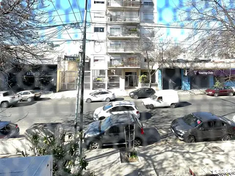 2 AMB 1° X ESC BAJAS EXPENSAS, 45 MTS TOT., AL FRENTE MUY LUMINOSO, COCINA Y LAVADERO INDPTE.,BAÑO COMPLETO, EXC. UBICACIÓN