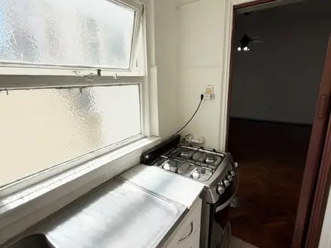 2 AMB 1° X ESC BAJAS EXPENSAS, 45 MTS TOT., AL FRENTE MUY LUMINOSO, COCINA Y LAVADERO INDPTE.,BAÑO COMPLETO, EXC. UBICACIÓN