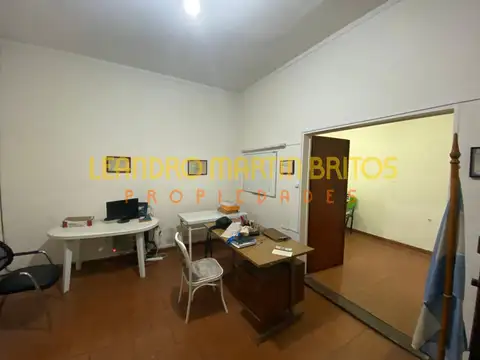 Casa en Alquiler con 2 cocheras