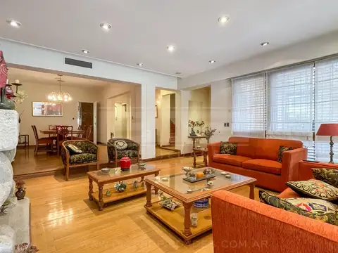 Casa 8 ambientes con 3 baños