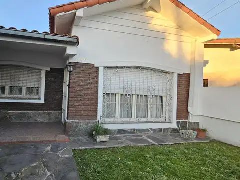 Casa 4 ambientes - Moron Venta o  Permuta