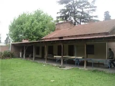 Casa 6 ambientes con 2 baños