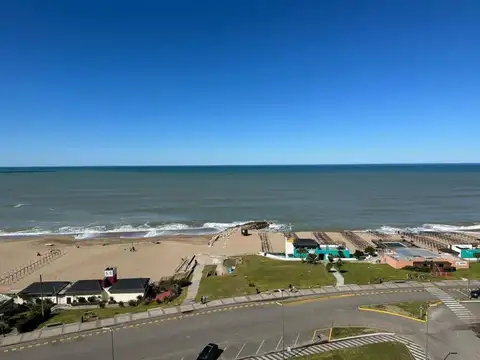 Departamento en venta de 4 ambientes con balcon al frente y vista al mar