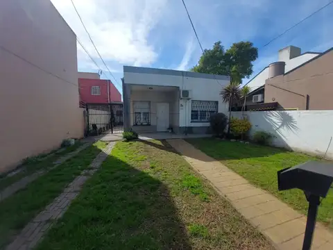 Casa en venta c/ cochera en Merlo