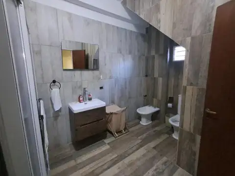 VENTA CASA en DOS PLANTAS con LOCAL en Matheu