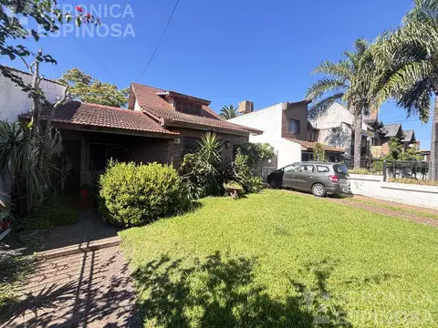 Casa de cinco ambientes en venta. Castelar Sur