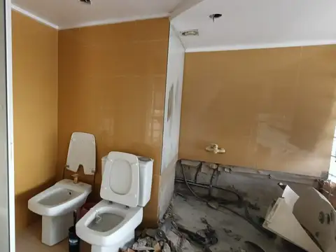 Oficina 4 ambientes con 1 baño