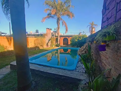 VENTA CASA DOS DORMITORIOS, PILETA Y QUINCHO