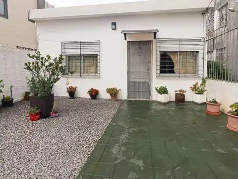 Venta Casa 2 Dormitorios en Malvin Norte con cochera