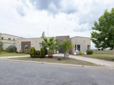 Casa en Venta con 3 cocheras